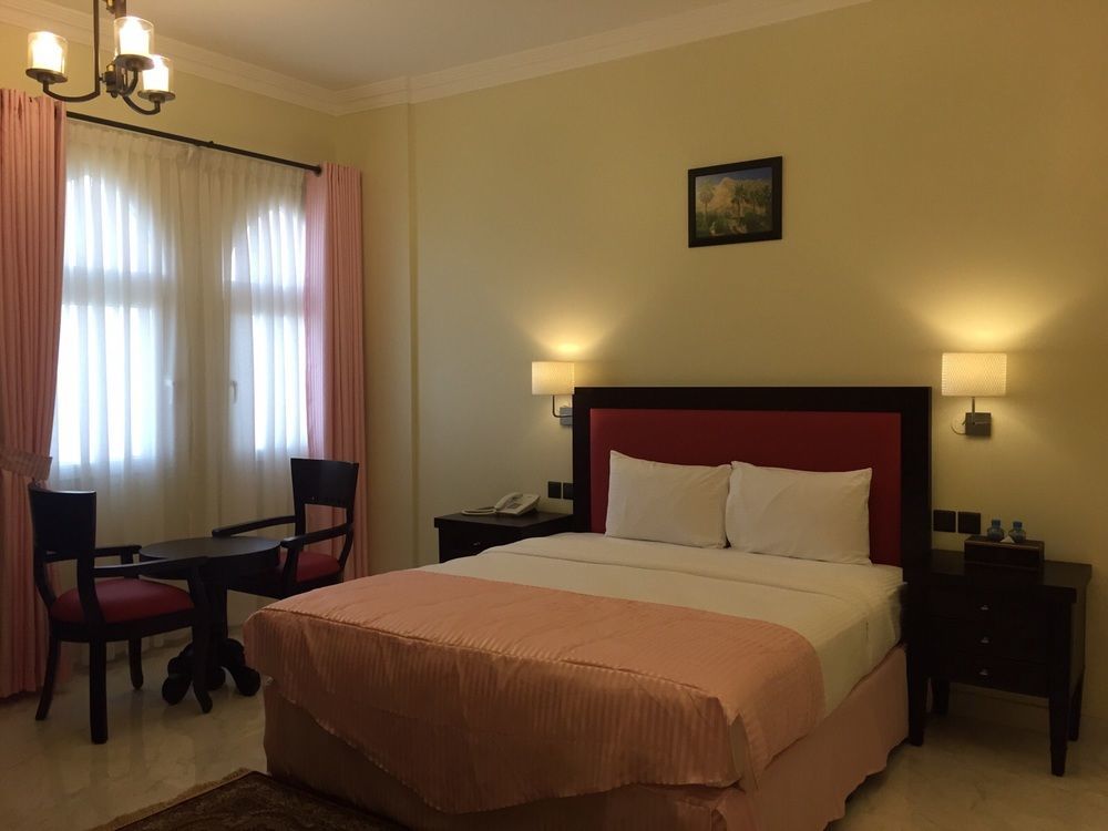 Remas Hotel Suites - Al Khoudh, Seeb, Muscat Екстер'єр фото